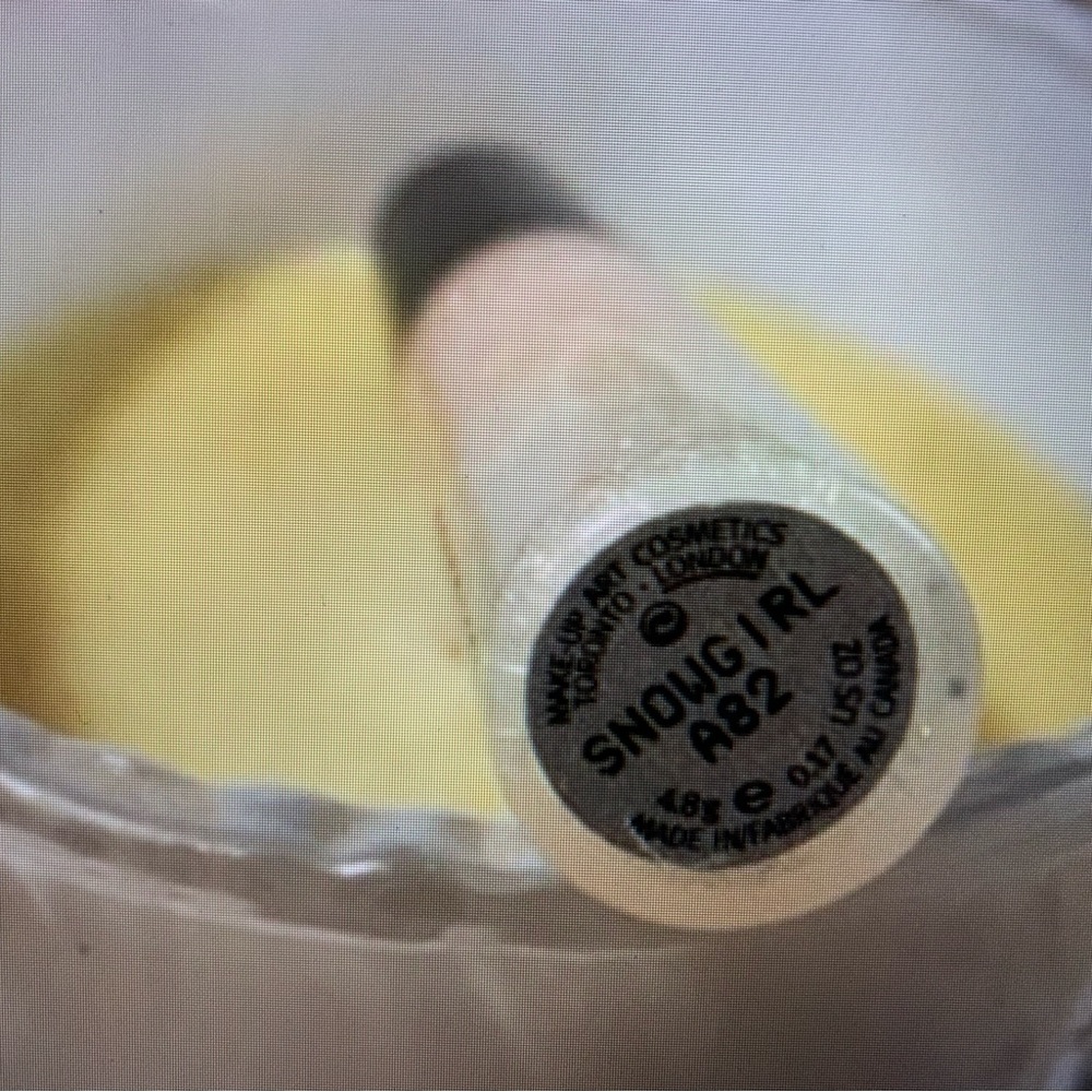 MAC cosmetics “SNOWGIRL” Lipgoss